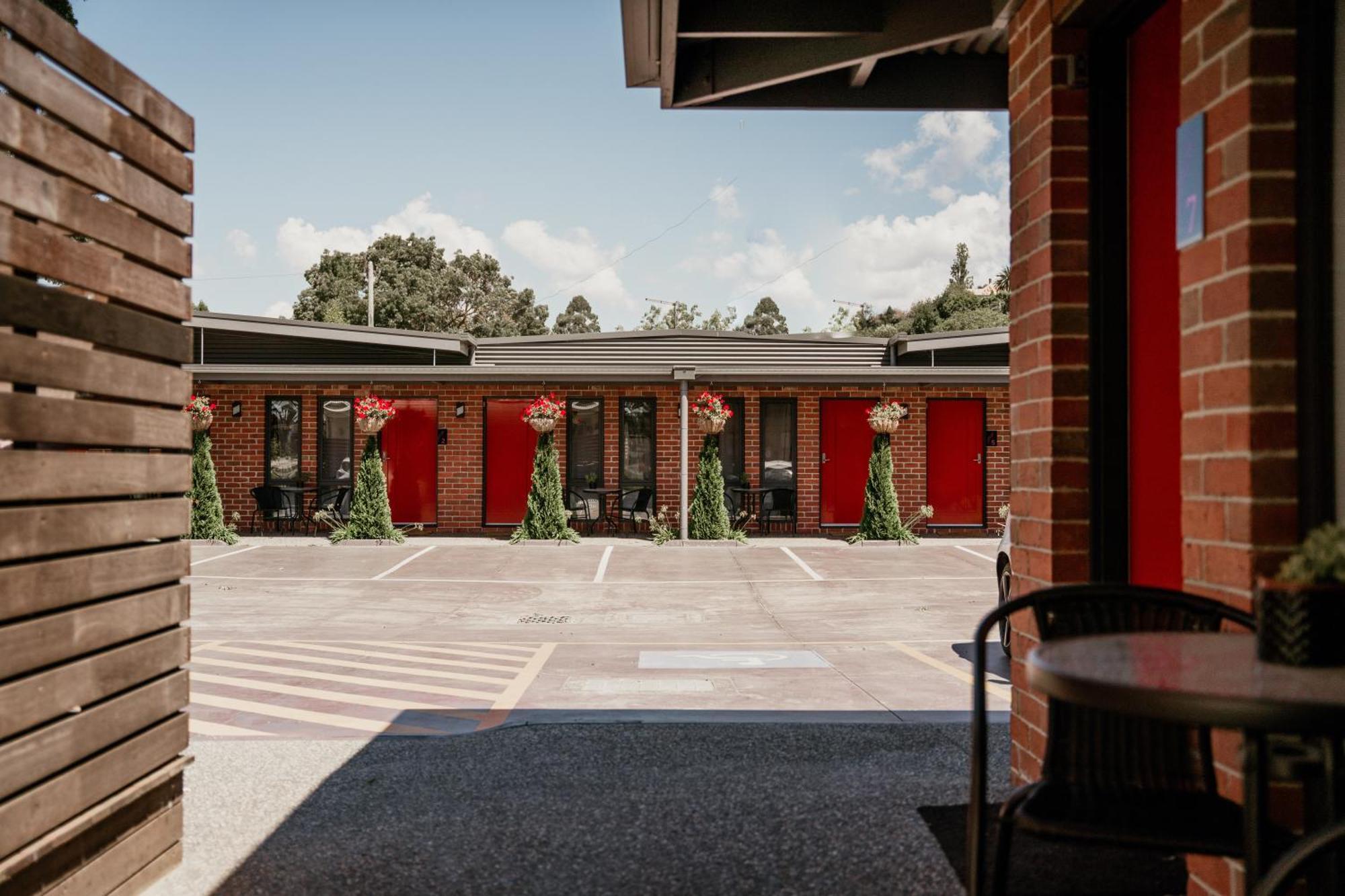 Daylesford Art Motel Eksteriør bilde The exterior of the motel