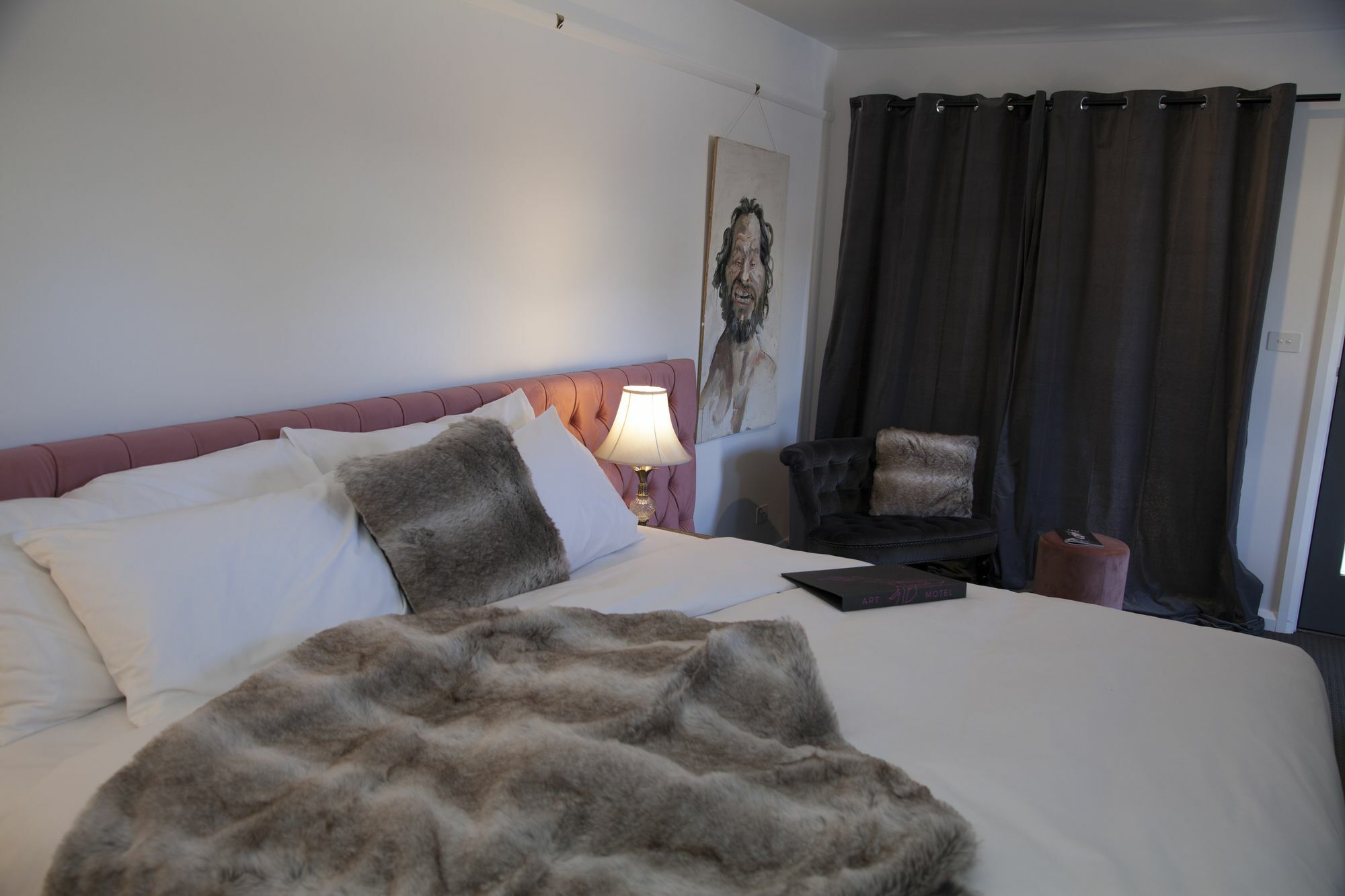 Daylesford Art Motel Eksteriør bilde A bedroom at the hotel