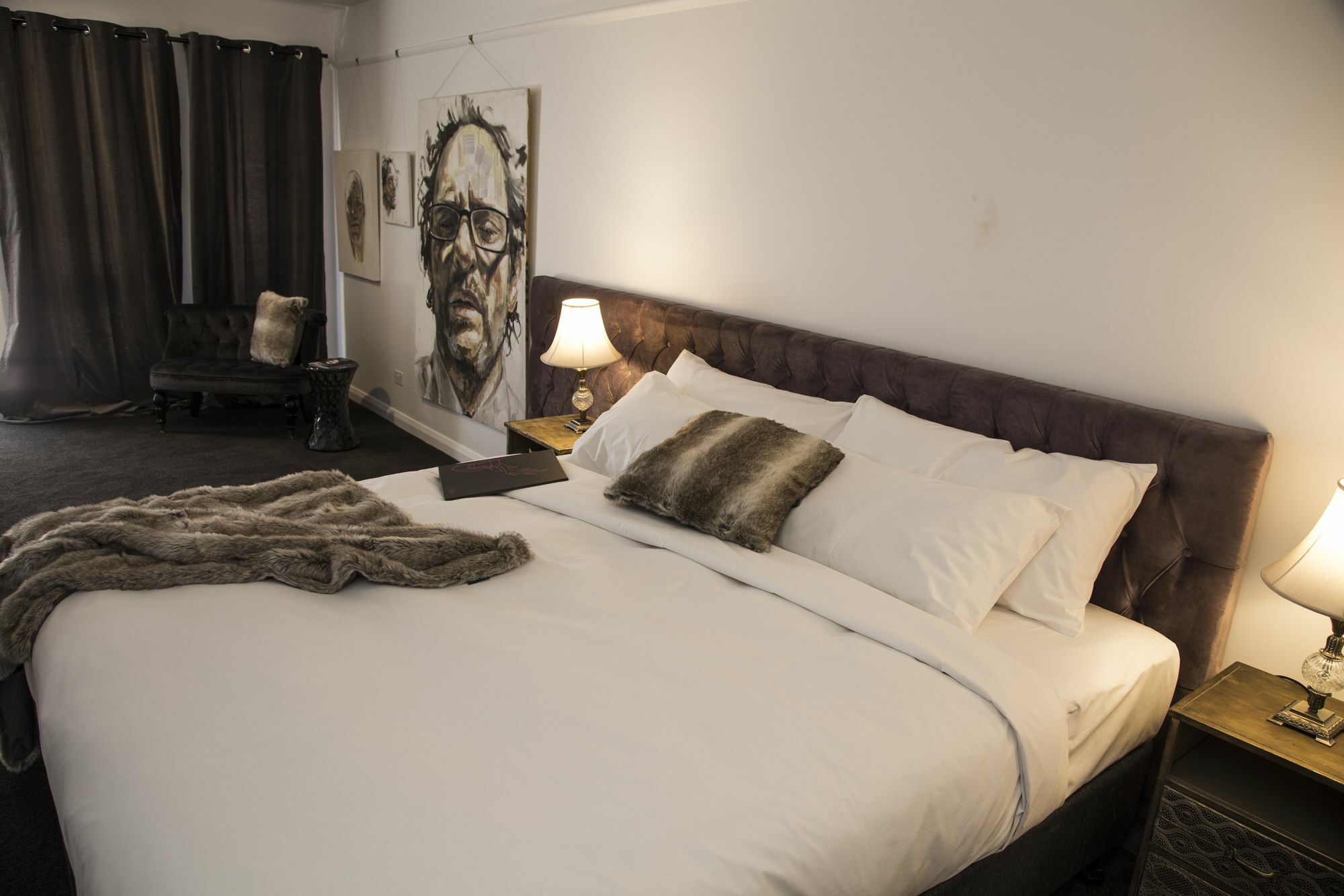 Daylesford Art Motel Eksteriør bilde A bedroom at the hotel
