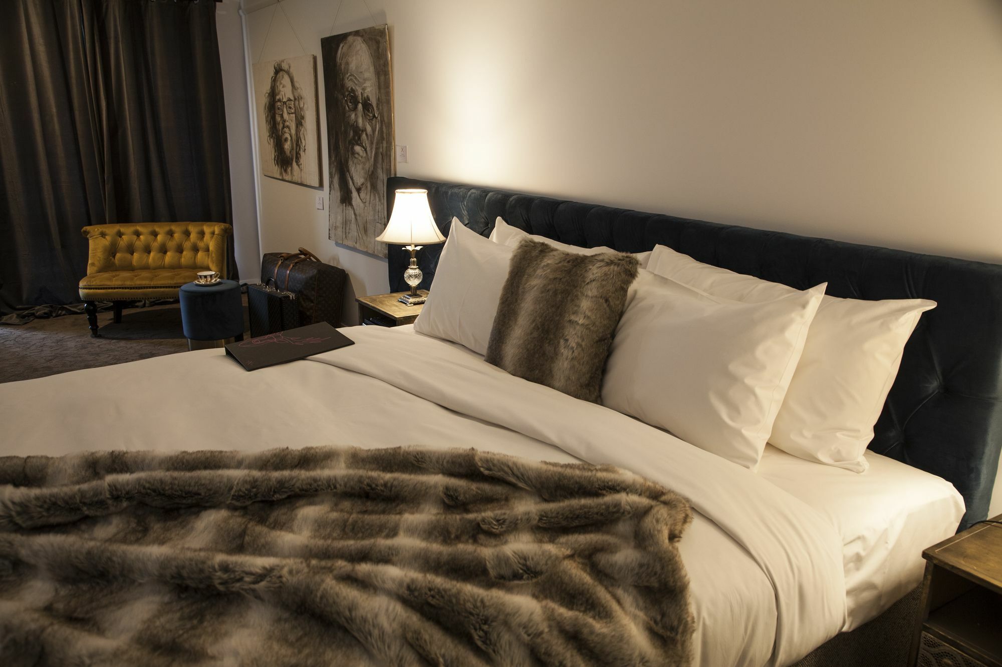Daylesford Art Motel Eksteriør bilde A mink throw